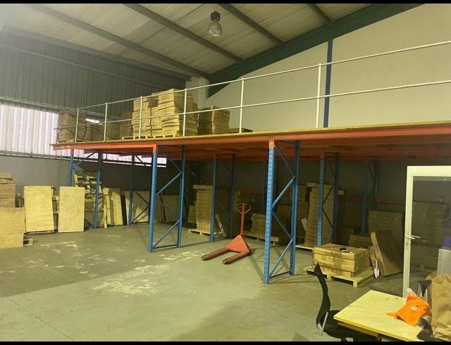 282M² MINI FACTORY TO LET IN RED HILL